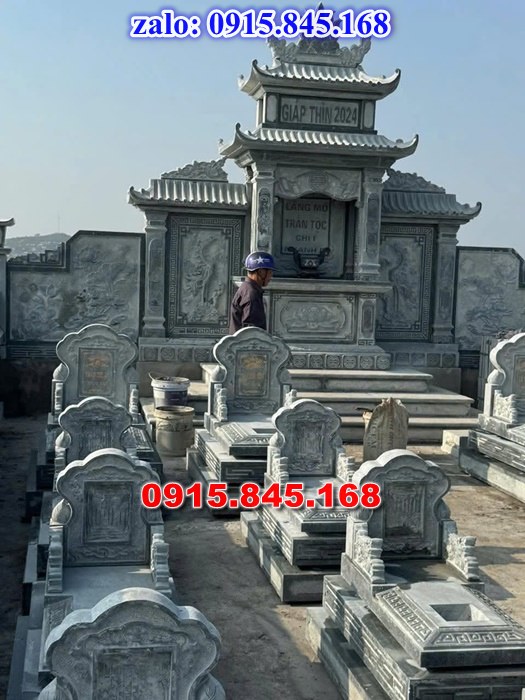 Lăng mộ đá gia đình, lăng mộ ông bà bố mẹ gia tộc, khuôn viên lăng mộ đá xanh trắng vàng granite nguyên khối, nhà mồ bằng đá để thờ tro cốt, giá nơi địa chỉ bán lăng mộ đá, kích thước lăng mộ đá cẩm thạch, lăng mộ đá tự nhiên, xây lăng mộ đá đơn giản, lan can tường bao hàng rào đá khối, nghĩa trang gia đình dòng họ bằng đá, cuốn thư bình phong trước mộ đá, đá bậc lát sân nền lăng mộ, bậc tam cấp rồng bậc thềm chiếu rồng lăng mộ, lư đỉnh hương đèn hạc thờ đá, cổng cột đá lăng mộ, 