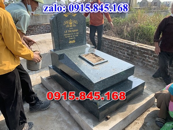 nhà mồ tiền chế, nhà mồ xây làm bằng đá, kích thước nhà mồ, kiểu dáng nhà mồ, nhà mồ có mái che, nhà mồ miền tây, lan can tường bao hàng rào nhà mồ, cuốn thư bức bình phong nhà mồ, nhà mồ để thờ hũ lọ tro cốt đá, nhà mồ ông bà bố mẹ gia đình ba má, mồ mả bằng đá.