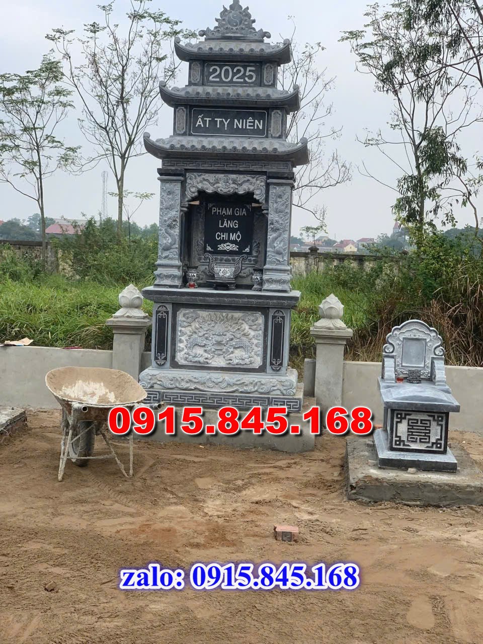 mộ đá gia đình, mộ ông bà bố mẹ gia tộc, khuôn viên mộ đá xanh trắng vàng granite nguyên khối, nhà mồ bằng đá để thờ tro cốt, giá nơi địa chỉ bán mộ đá, kích thước mộ đá cẩm thạch, mộ đá tự nhiên, xây mộ đá đơn giản, lan can tường bao hàng rào đá khối, nghĩa trang gia đình dòng họ bằng đá, cuốn thư bình phong trước mộ đá, đá bậc lát sân nền mộ, bậc tam cấp rồng bậc thềm chiếu rồng mộ, lư đỉnh hương đèn hạc thờ đá, cổng cột đá mộ,
