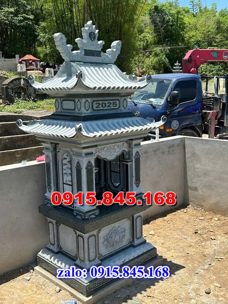 mộ đá gia đình, mộ ông bà bố mẹ gia tộc, khuôn viên mộ đá xanh trắng vàng granite nguyên khối, nhà mồ bằng đá để thờ tro cốt, giá nơi địa chỉ bán mộ đá, kích thước mộ đá cẩm thạch, mộ đá tự nhiên, xây mộ đá đơn giản, lan can tường bao hàng rào đá khối, nghĩa trang gia đình dòng họ bằng đá, cuốn thư bình phong trước mộ đá, đá bậc lát sân nền mộ, bậc tam cấp rồng bậc thềm chiếu rồng mộ, lư đỉnh hương đèn hạc thờ đá, cổng cột đá mộ,