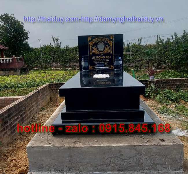 Mẫu 67 mộ đá granite hoa cương đẹp lâm đồng - đôi tam cấp đơn giản