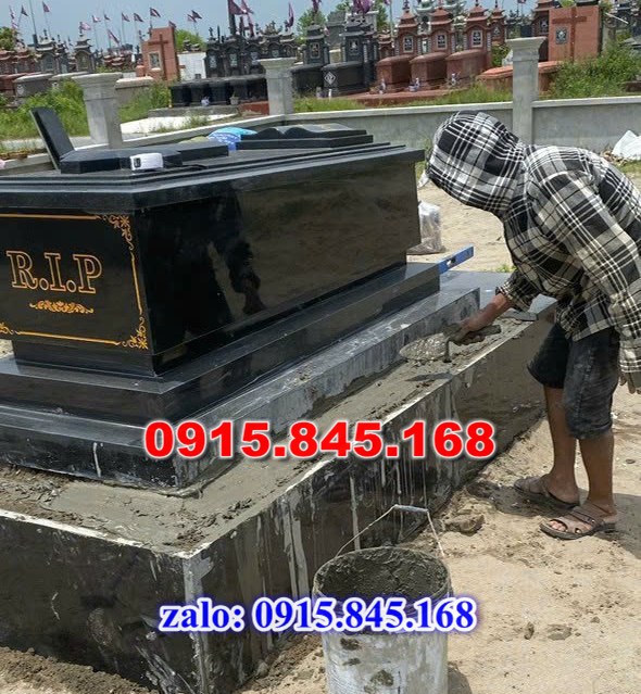 mộ đá gia đình, mộ ông bà bố mẹ gia tộc, khuôn viên mộ đá xanh trắng vàng granite nguyên khối, nhà mồ bằng đá để thờ tro cốt, giá nơi địa chỉ bán mộ đá, kích thước mộ đá cẩm thạch, mộ đá tự nhiên, xây mộ đá đơn giản, lan can tường bao hàng rào đá khối, nghĩa trang gia đình dòng họ bằng đá, cuốn thư bình phong trước mộ đá, đá bậc lát sân nền mộ, bậc tam cấp rồng bậc thềm chiếu rồng mộ, lư đỉnh hương đèn hạc thờ đá, cổng cột đá mộ,