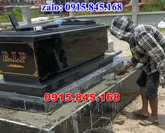 mộ đá gia đình, mộ ông bà bố mẹ gia tộc, khuôn viên mộ đá xanh trắng vàng granite nguyên khối, nhà mồ bằng đá để thờ tro cốt, giá nơi địa chỉ bán mộ đá, kích thước mộ đá cẩm thạch, mộ đá tự nhiên, xây mộ đá đơn giản, lan can tường bao hàng rào đá khối, nghĩa trang gia đình dòng họ bằng đá, cuốn thư bình phong trước mộ đá, đá bậc lát sân nền mộ, bậc tam cấp rồng bậc thềm chiếu rồng mộ, lư đỉnh hương đèn hạc thờ đá, cổng cột đá mộ,