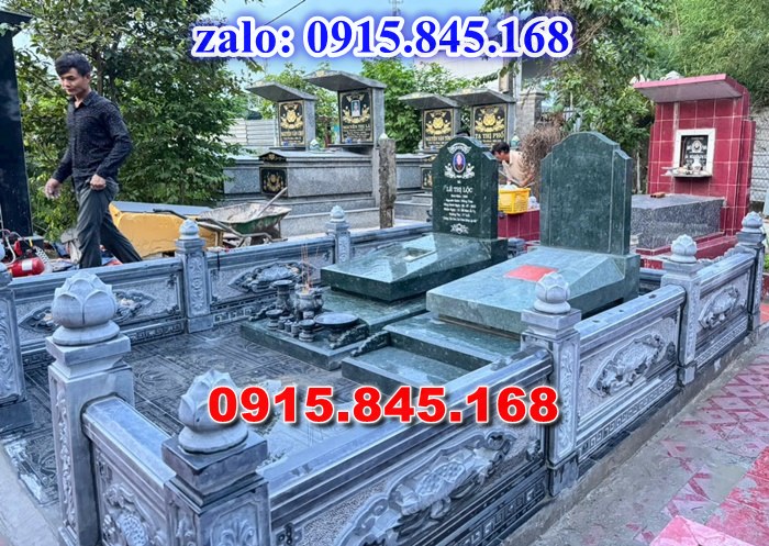 mộ đá gia đình, mộ ông bà bố mẹ gia tộc, khuôn viên mộ đá xanh trắng vàng granite nguyên khối, nhà mồ bằng đá để thờ tro cốt, giá nơi địa chỉ bán mộ đá, kích thước mộ đá cẩm thạch, mộ đá tự nhiên, xây mộ đá đơn giản, lan can tường bao hàng rào đá khối, nghĩa trang gia đình dòng họ bằng đá, cuốn thư bình phong trước mộ đá, đá bậc lát sân nền mộ, bậc tam cấp rồng bậc thềm chiếu rồng mộ, lư đỉnh hương đèn hạc thờ đá, cổng cột đá mộ,