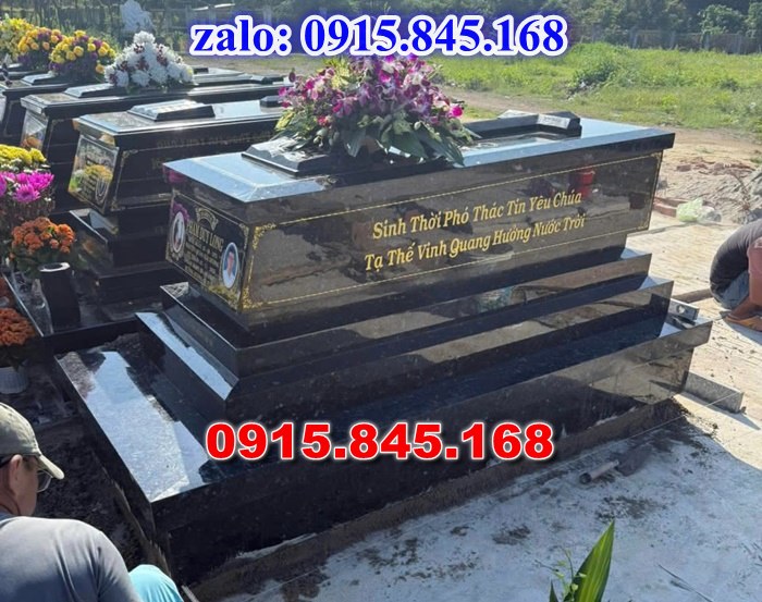mộ đá gia đình, mộ ông bà bố mẹ gia tộc, khuôn viên mộ đá xanh trắng vàng granite nguyên khối, nhà mồ bằng đá để thờ tro cốt, giá nơi địa chỉ bán mộ đá, kích thước mộ đá cẩm thạch, mộ đá tự nhiên, xây mộ đá đơn giản, lan can tường bao hàng rào đá khối, nghĩa trang gia đình dòng họ bằng đá, cuốn thư bình phong trước mộ đá, đá bậc lát sân nền mộ, bậc tam cấp rồng bậc thềm chiếu rồng mộ, lư đỉnh hương đèn hạc thờ đá, cổng cột đá mộ,