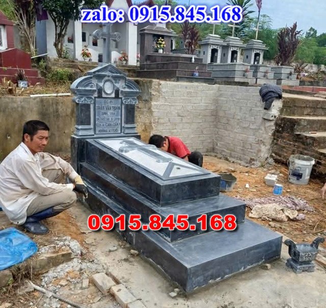 mộ đá gia đình, mộ ông bà bố mẹ gia tộc, khuôn viên mộ đá xanh trắng vàng granite nguyên khối, nhà mồ bằng đá để thờ tro cốt, giá nơi địa chỉ bán mộ đá, kích thước mộ đá cẩm thạch, mộ đá tự nhiên, xây mộ đá đơn giản, lan can tường bao hàng rào đá khối, nghĩa trang gia đình dòng họ bằng đá, cuốn thư bình phong trước mộ đá, đá bậc lát sân nền mộ, bậc tam cấp rồng bậc thềm chiếu rồng mộ, lư đỉnh hương đèn hạc thờ đá, cổng cột đá mộ,