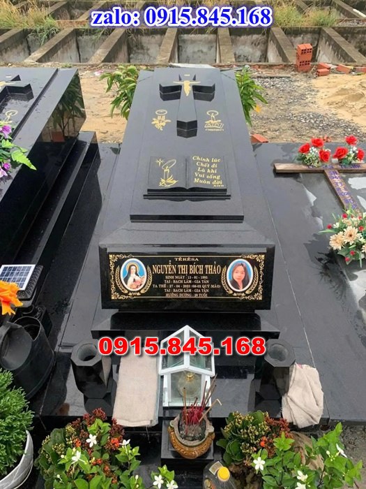 mộ đá gia đình, mộ ông bà bố mẹ gia tộc, khuôn viên mộ đá xanh trắng vàng granite nguyên khối, nhà mồ bằng đá để thờ tro cốt, giá nơi địa chỉ bán mộ đá, kích thước mộ đá cẩm thạch, mộ đá tự nhiên, xây mộ đá đơn giản, lan can tường bao hàng rào đá khối, nghĩa trang gia đình dòng họ bằng đá, cuốn thư bình phong trước mộ đá, đá bậc lát sân nền mộ, bậc tam cấp rồng bậc thềm chiếu rồng mộ, lư đỉnh hương đèn hạc thờ đá, cổng cột đá mộ, 