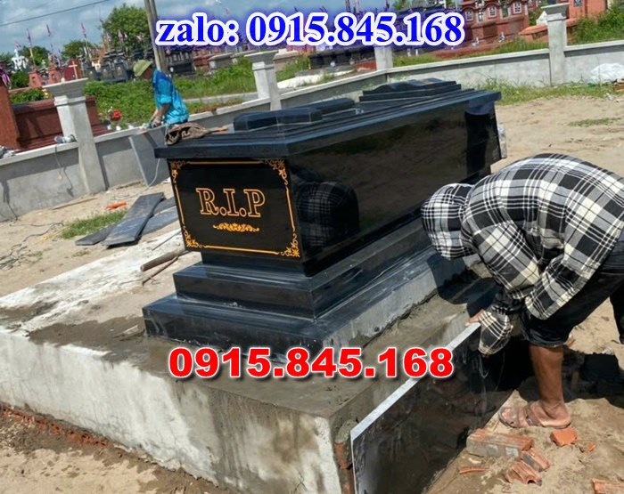 mộ đá gia đình, mộ ông bà bố mẹ gia tộc, khuôn viên mộ đá xanh trắng vàng granite nguyên khối, nhà mồ bằng đá để thờ tro cốt, giá nơi địa chỉ bán mộ đá, kích thước mộ đá cẩm thạch, mộ đá tự nhiên, xây mộ đá đơn giản, lan can tường bao hàng rào đá khối, nghĩa trang gia đình dòng họ bằng đá, cuốn thư bình phong trước mộ đá, đá bậc lát sân nền mộ, bậc tam cấp rồng bậc thềm chiếu rồng mộ, lư đỉnh hương đèn hạc thờ đá, cổng cột đá mộ,