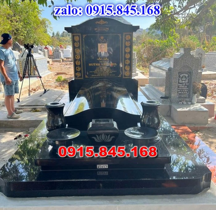 mộ đá gia đình, mộ ông bà bố mẹ gia tộc, khuôn viên mộ đá xanh trắng vàng granite nguyên khối, nhà mồ bằng đá để thờ tro cốt, giá nơi địa chỉ bán mộ đá, kích thước mộ đá cẩm thạch, mộ đá tự nhiên, xây mộ đá đơn giản, lan can tường bao hàng rào đá khối, nghĩa trang gia đình dòng họ bằng đá, cuốn thư bình phong trước mộ đá, đá bậc lát sân nền mộ, bậc tam cấp rồng bậc thềm chiếu rồng mộ, lư đỉnh hương đèn hạc thờ đá, cổng cột đá mộ,