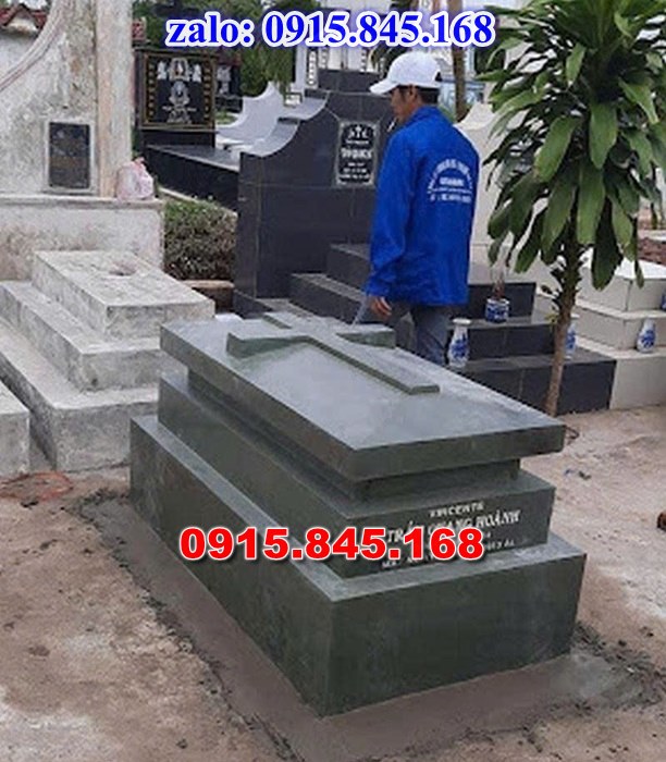 mộ đá gia đình, mộ ông bà bố mẹ gia tộc, khuôn viên mộ đá xanh trắng vàng granite nguyên khối, nhà mồ bằng đá để thờ tro cốt, giá nơi địa chỉ bán mộ đá, kích thước mộ đá cẩm thạch, mộ đá tự nhiên, xây mộ đá đơn giản, lan can tường bao hàng rào đá khối, nghĩa trang gia đình dòng họ bằng đá, cuốn thư bình phong trước mộ đá, đá bậc lát sân nền mộ, bậc tam cấp rồng bậc thềm chiếu rồng mộ, lư đỉnh hương đèn hạc thờ đá, cổng cột đá mộ, 