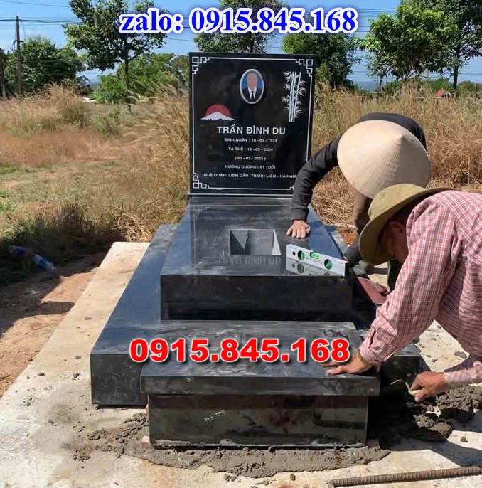 mộ đá gia đình, mộ ông bà bố mẹ gia tộc, khuôn viên mộ đá xanh trắng vàng granite nguyên khối, nhà mồ bằng đá để thờ tro cốt, giá nơi địa chỉ bán mộ đá, kích thước mộ đá cẩm thạch, mộ đá tự nhiên, xây mộ đá đơn giản, lan can tường bao hàng rào đá khối, nghĩa trang gia đình dòng họ bằng đá, cuốn thư bình phong trước mộ đá, đá bậc lát sân nền mộ, bậc tam cấp rồng bậc thềm chiếu rồng mộ, lư đỉnh hương đèn hạc thờ đá, cổng cột đá mộ,