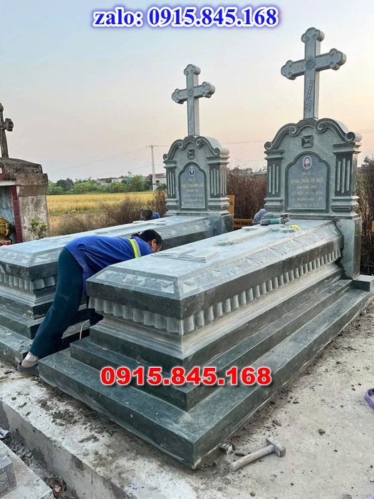 mộ đá gia đình, mộ ông bà bố mẹ gia tộc, khuôn viên mộ đá xanh trắng vàng granite nguyên khối, nhà mồ bằng đá để thờ tro cốt, giá nơi địa chỉ bán mộ đá, kích thước mộ đá cẩm thạch, mộ đá tự nhiên, xây mộ đá đơn giản, lan can tường bao hàng rào đá khối, nghĩa trang gia đình dòng họ bằng đá, cuốn thư bình phong trước mộ đá, đá bậc lát sân nền mộ, bậc tam cấp rồng bậc thềm chiếu rồng mộ, lư đỉnh hương đèn hạc thờ đá, cổng cột đá mộ, 