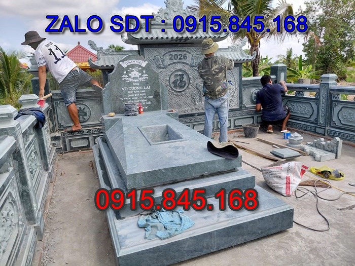 mộ đá gia đình, mộ ông bà bố mẹ gia tộc, khuôn viên mộ đá xanh trắng vàng granite nguyên khối, nhà mồ bằng đá để thờ tro cốt, giá nơi địa chỉ bán mộ đá, kích thước mộ đá cẩm thạch, mộ đá tự nhiên, xây mộ đá đơn giản, lan can tường bao hàng rào đá khối, nghĩa trang gia đình dòng họ bằng đá, cuốn thư bình phong trước mộ đá, đá bậc lát sân nền mộ, bậc tam cấp rồng bậc thềm chiếu rồng mộ, lư đỉnh hương đèn hạc thờ đá, cổng cột đá mộ, 