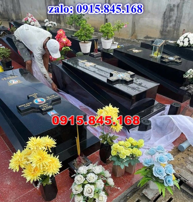 mộ đá gia đình, mộ ông bà bố mẹ gia tộc, khuôn viên mộ đá xanh trắng vàng granite nguyên khối, nhà mồ bằng đá để thờ tro cốt, giá nơi địa chỉ bán mộ đá, kích thước mộ đá cẩm thạch, mộ đá tự nhiên, xây mộ đá đơn giản, lan can tường bao hàng rào đá khối, nghĩa trang gia đình dòng họ bằng đá, cuốn thư bình phong trước mộ đá, đá bậc lát sân nền mộ, bậc tam cấp rồng bậc thềm chiếu rồng mộ, lư đỉnh hương đèn hạc thờ đá, cổng cột đá mộ,