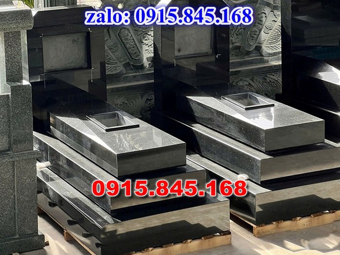 Mộ đôi cất để giữ tro cốt bằng đá tam cấp nguyên khối, mẫu mộ đá đôi song thân phu thê có mái, mẫu mộ đôi ông bà xây gạch đá xi măng, mẫu mộ đôi bố mẹ ốp đá granite hoa cương, Mộ đôi gia đình ba má đá cẩm thạch đơn giản,