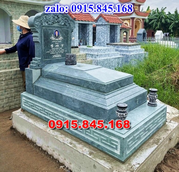 Mộ đôi cất để giữ tro cốt bằng đá tam cấp nguyên khối, mẫu mộ đá đôi song thân phu thê có mái, mẫu mộ đôi ông bà xây gạch đá xi măng, mẫu mộ đôi bố mẹ ốp đá granite hoa cương, Mộ đôi gia đình ba má đá cẩm thạch đơn giản,