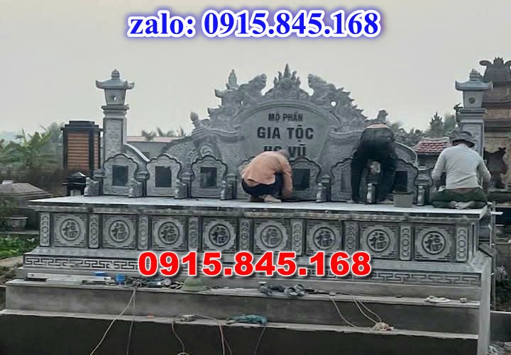 Mộ đôi cất để giữ tro cốt bằng đá tam cấp nguyên khối, mẫu mộ đá đôi song thân phu thê có mái, mẫu mộ đôi ông bà xây gạch đá xi măng, mẫu mộ đôi bố mẹ ốp đá granite hoa cương, Mộ đôi gia đình ba má đá cẩm thạch đơn giản,